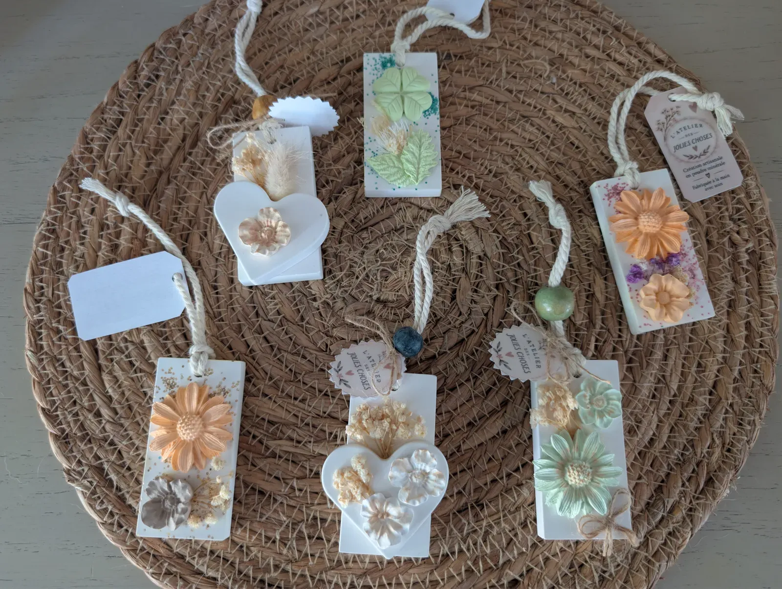 Petites suspensions fleuries